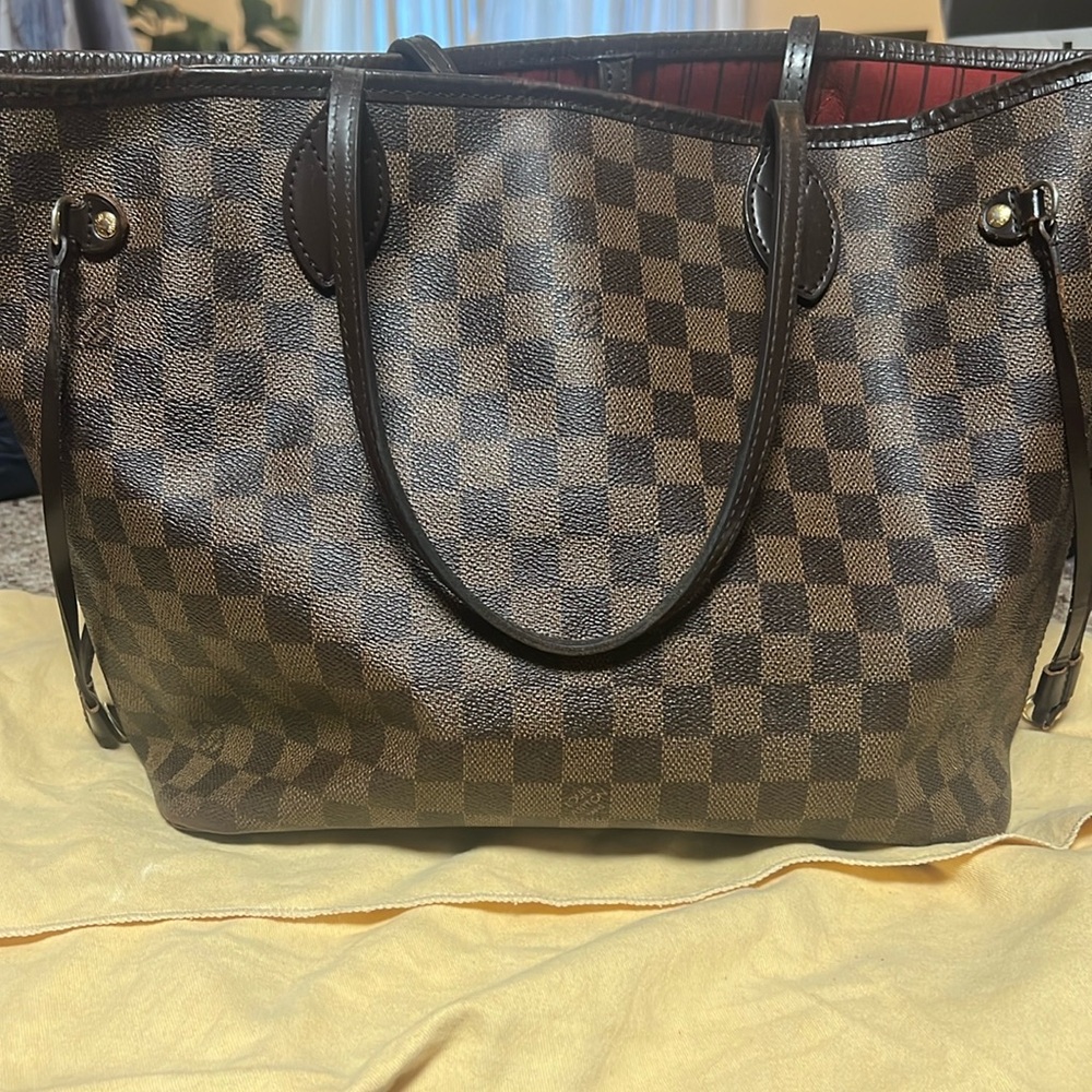 Authentic Louis Vuitton Never Full MM